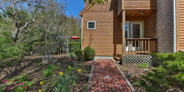 27 Blueberry Avenue