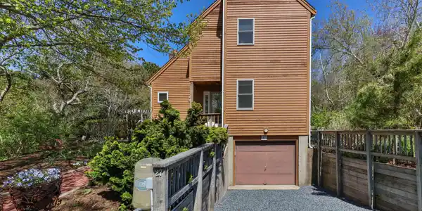 Image 2: 4-web-or-mls-27-blueberry-ave