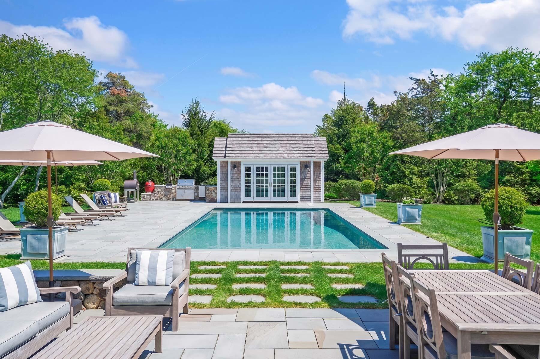 Image 4: Pool and Pool Cabana