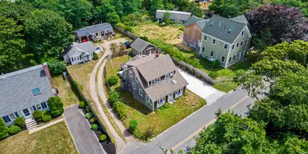 Image 3: 34 Pleasant Street 6