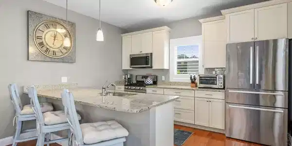 Image 3: Kitchen