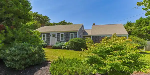 Image 2: 1-web-or-mls-124-pleasant-st