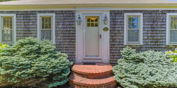 Image 4: 3-web-or-mls-124-pleasant-st