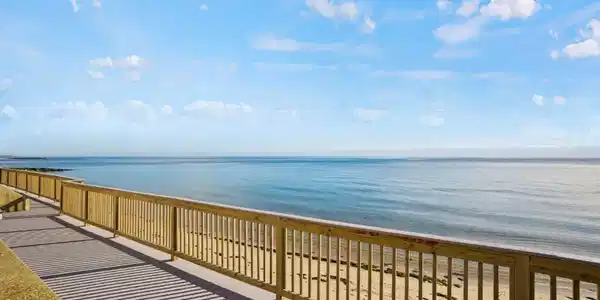 Image 4: 9 Chase Front Deck