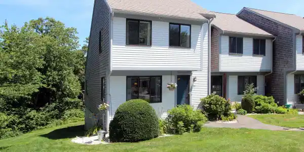 52 Court Way