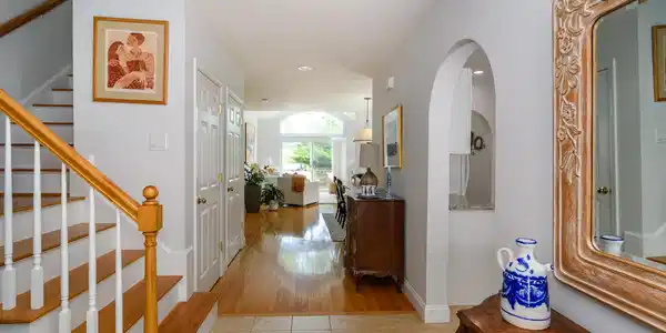 Image 4: Foyer_WEB