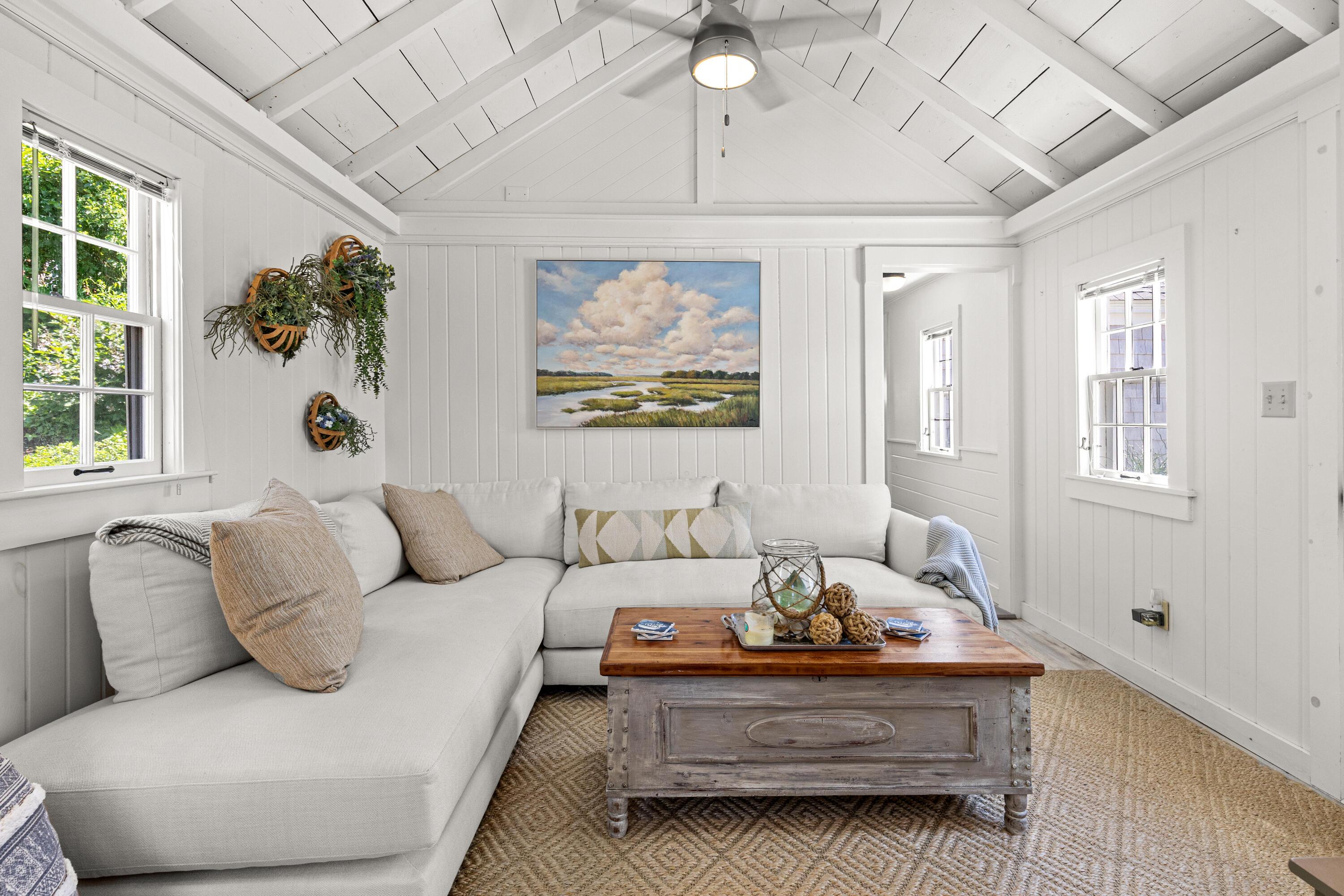Image 3: Living room