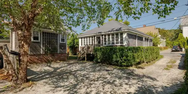 6 Daggett Lane