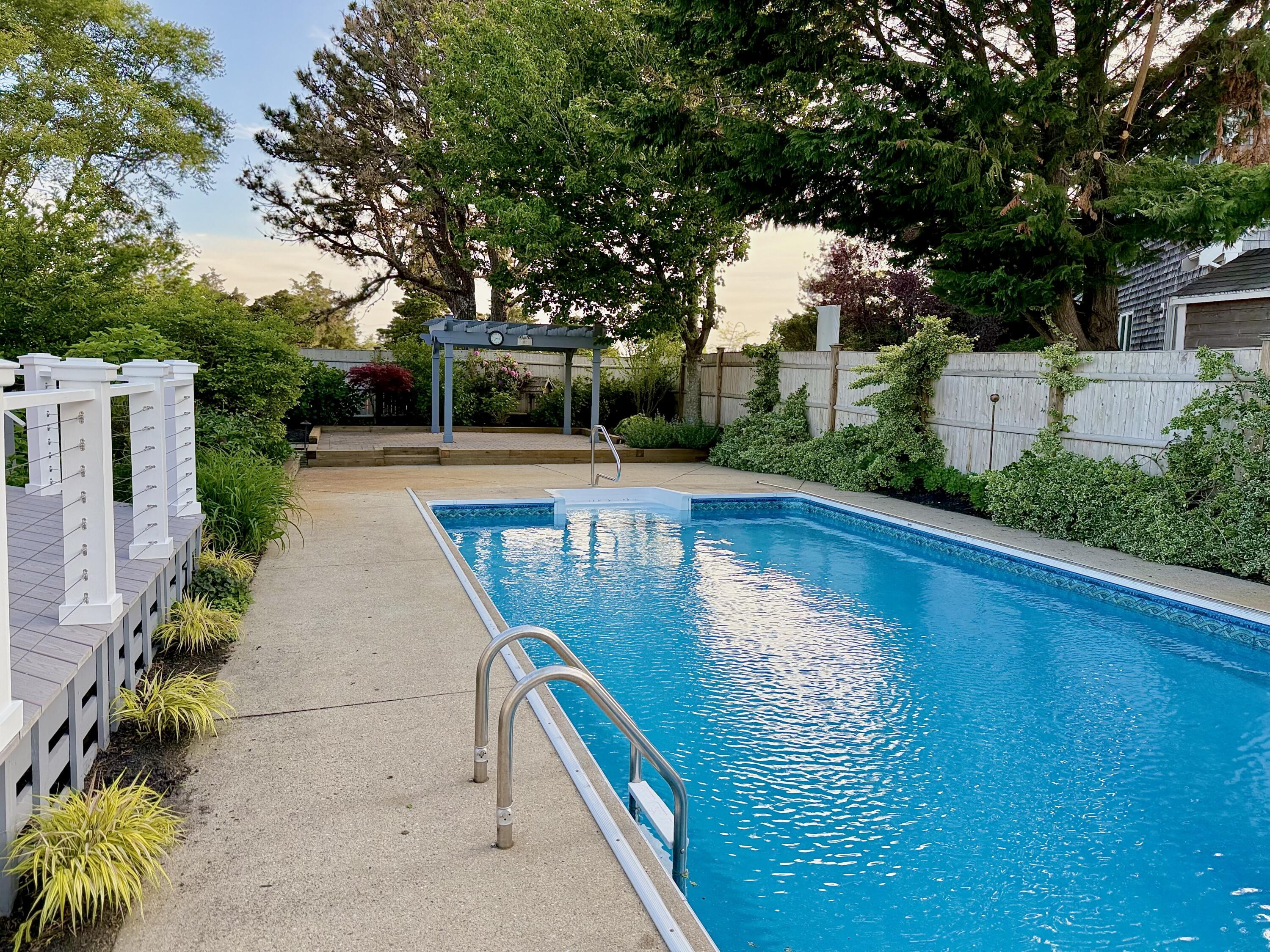 Image 3: Pool Deck