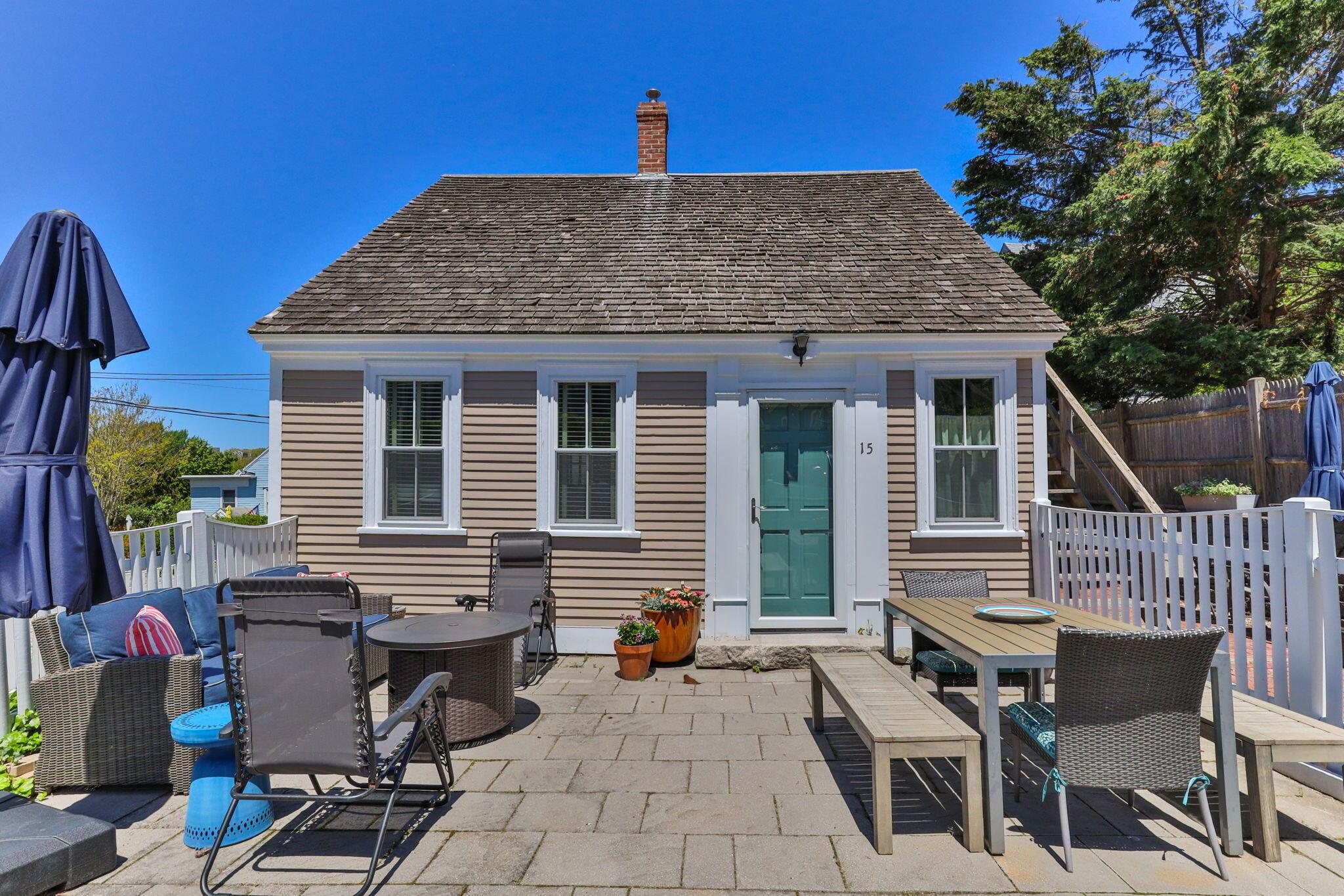 Image 3: 20-web-or-mls-15-carver-st-unit-1