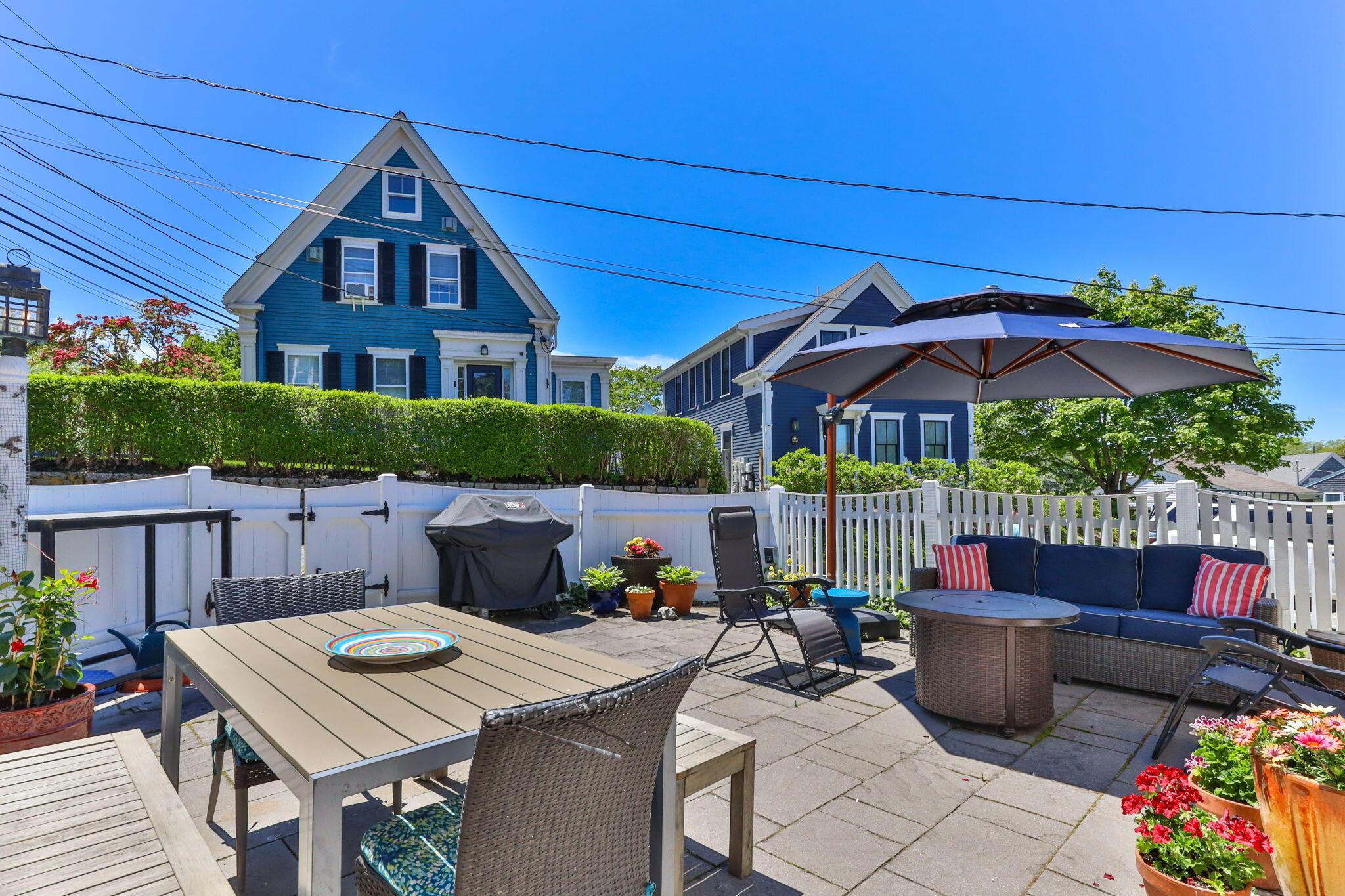 Image 4: 24-web-or-mls-15-carver-st-unit-1