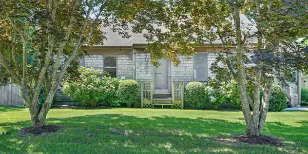 Image 3: 66 Hudson Ave-0003