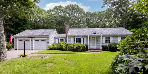 Image 2: 26 Quashnet Way