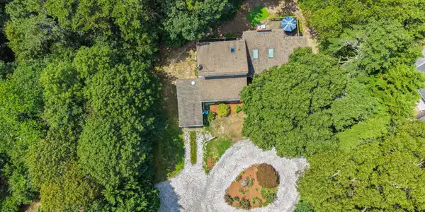 10 S Pond Drive