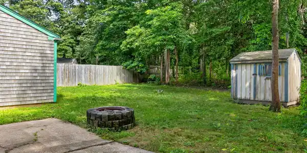 Image 4: Backyard - 8-9L4A8159