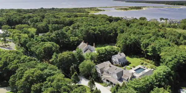 440 Grand Island Drive