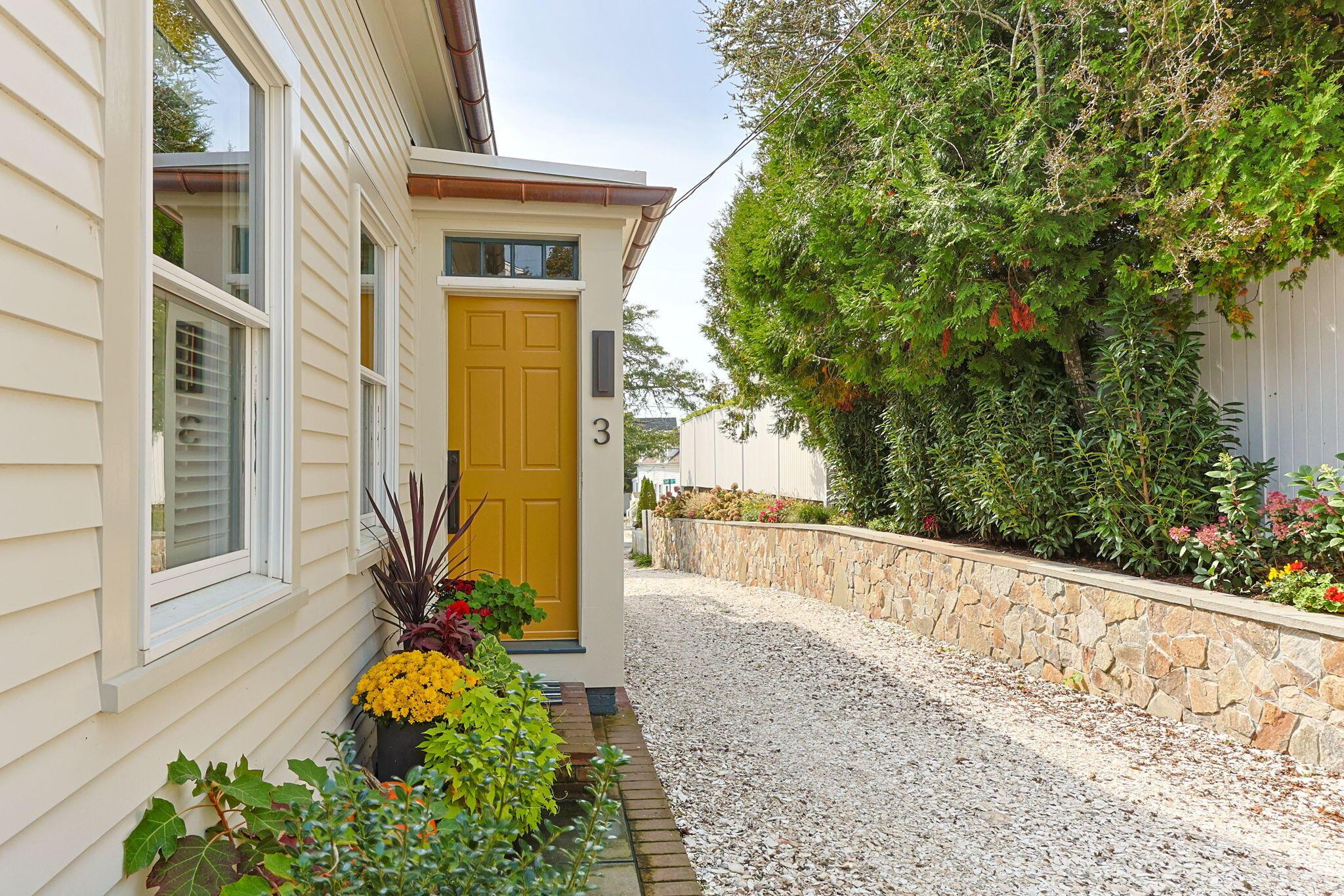 Image 2: 3-web-or-mls-3-carver-ct