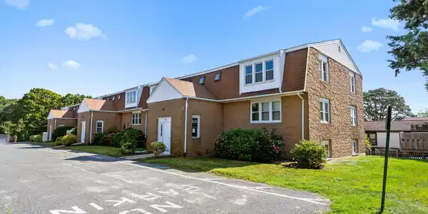 24 Bettys Pond Road Unit APT P