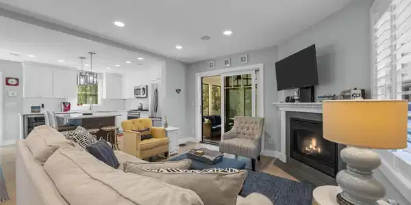 Image 3: 4-web-or-mls-14-n-union-field-rd