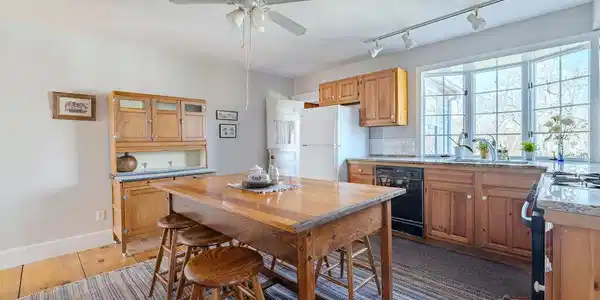Image 4: Kitchen,Main House