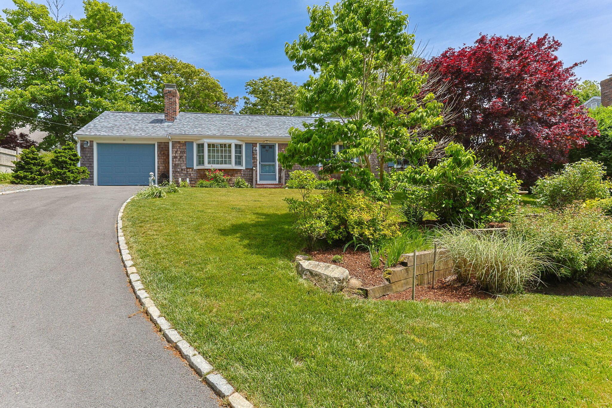 Image 2: Cobblestone Lined Driveway