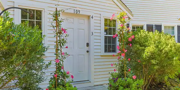 Image 2: 2-web-or-mls-109-misty-meadow-ln-4