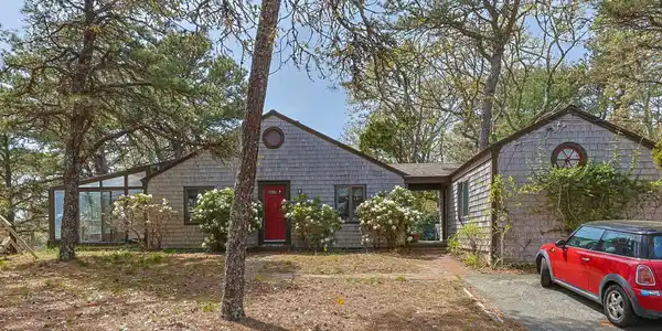 2 Brettwood Road