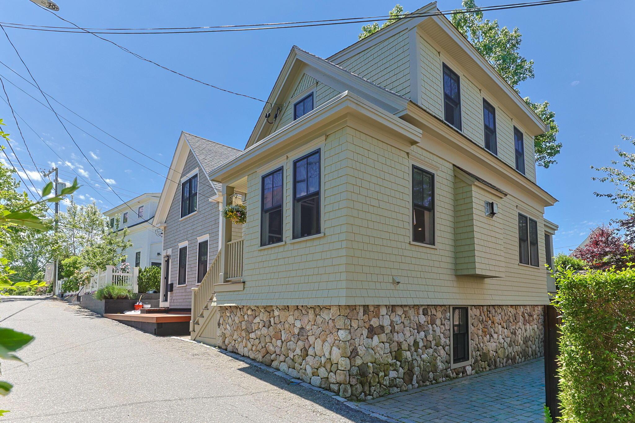 Image 2: 4-web-or-mls-24-cottage-st