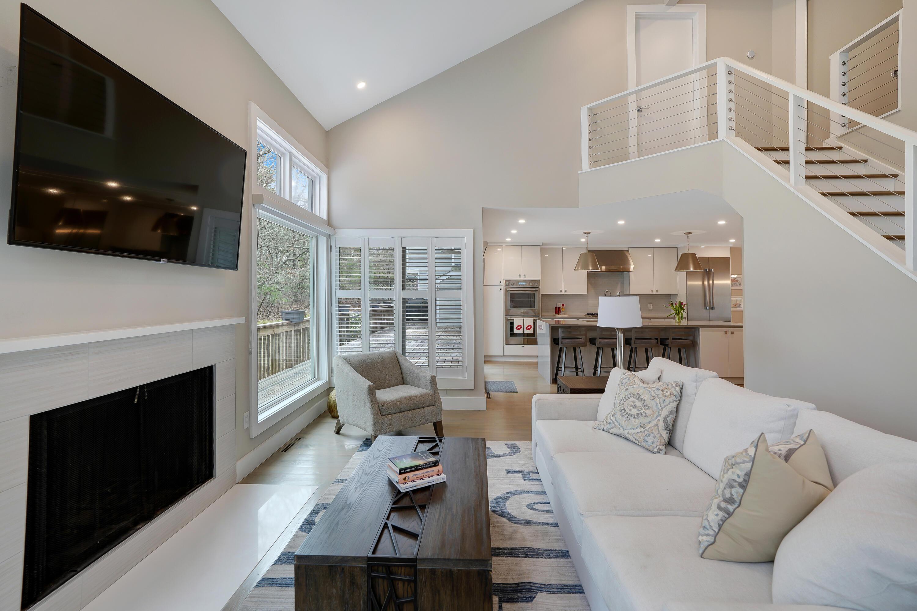 Image 4: 150 Cove # 10-17