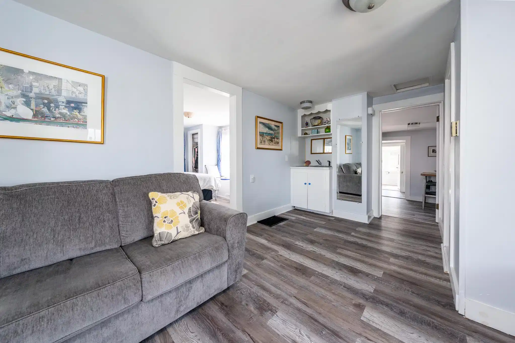 Image 1: livroom2