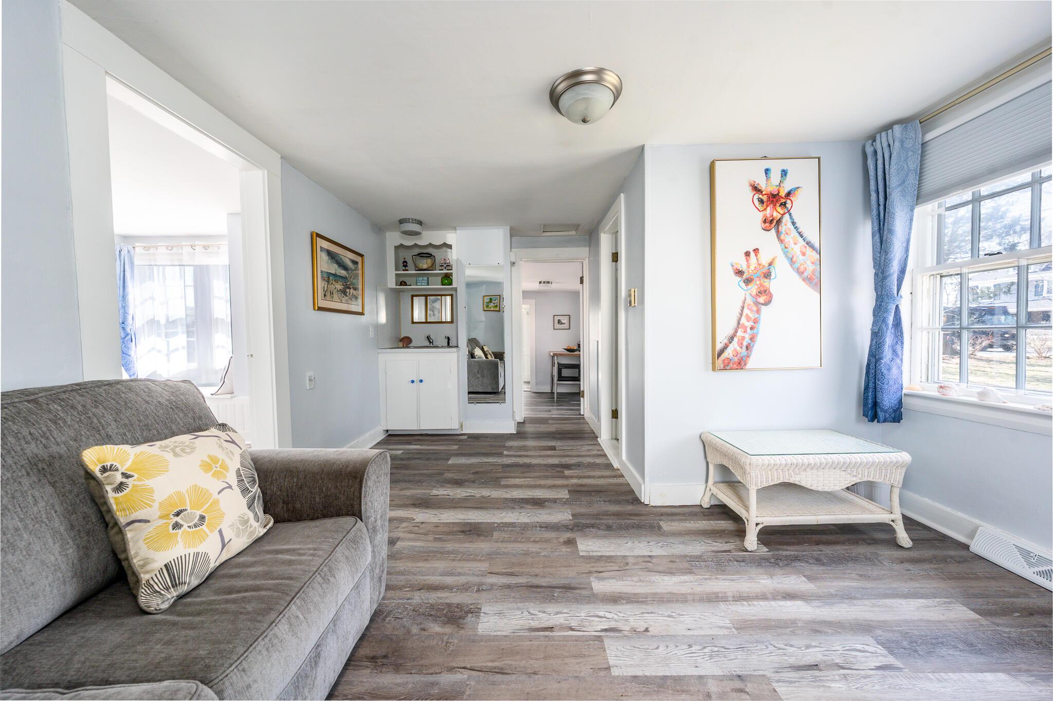 Image 3: livroom1