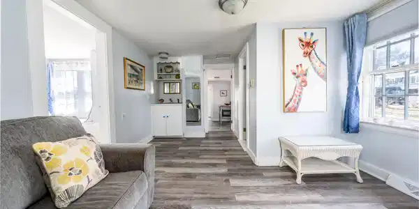 Image 3: livroom1
