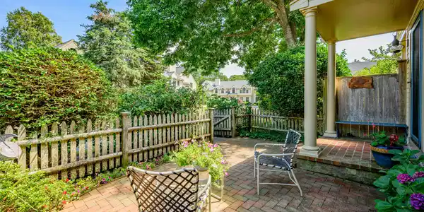 Image 3: Fenced patio