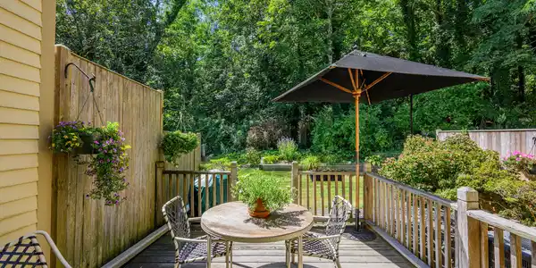 Image 4: Back deck