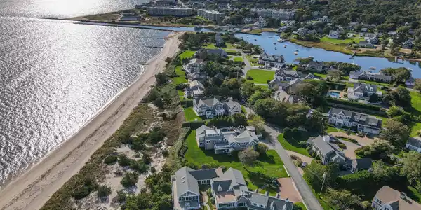 Image 4: 128-web-or-mls-43-strandway