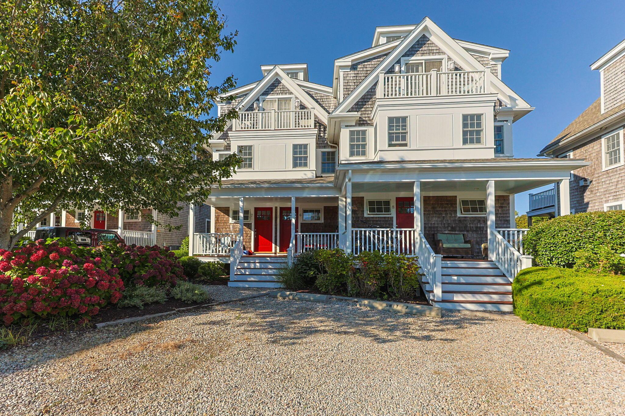 Image 2: 4-web-or-mls-21-bradford-street-ext