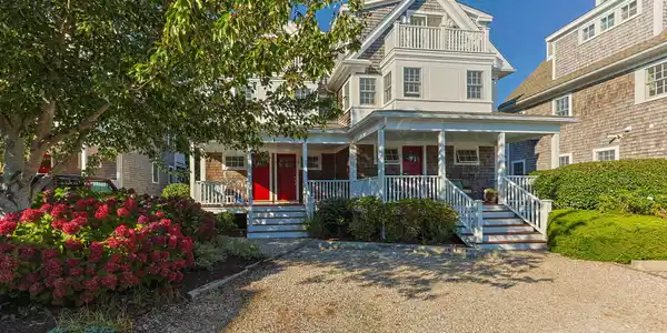 Image 3: 3-web-or-mls-21-bradford-street-ext