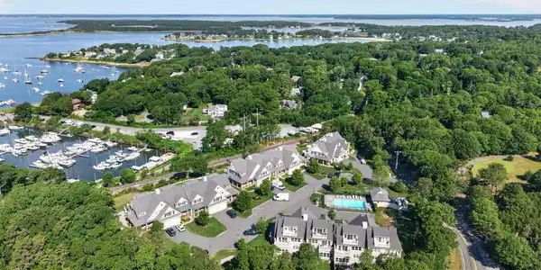 Image 2: 1090 Shore Rd