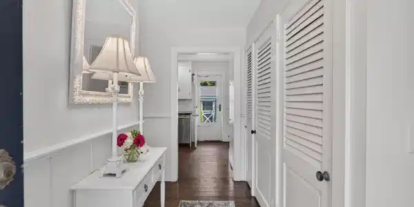 Image 4: Entry