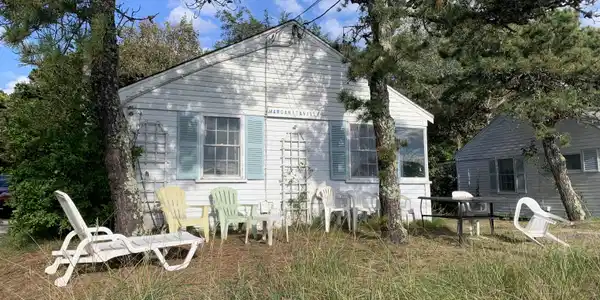 Image 2: Margaritaville front
