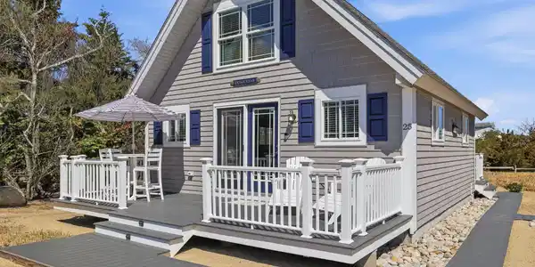 Image 2: 4-web-or-mls-25 North Shore Blvd Final-2