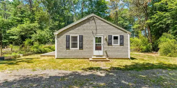 Image 2: 153 Dunns Pond Rd
