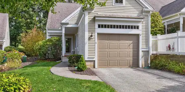 4 Hollyhock Knoll Court UNIT 4