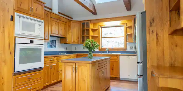 Image 2: kitchen