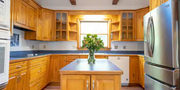 Image 3: kitchen