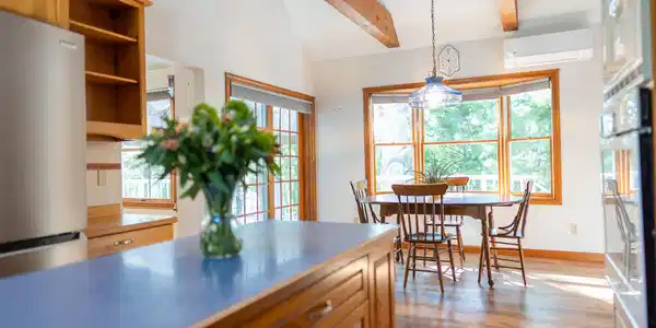 Image 4: kitchen