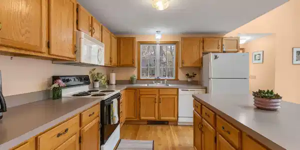 Image 4: 11-web-or-mls-285-blue-heron-rd