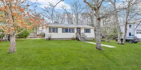 104 Edgewater Drive W