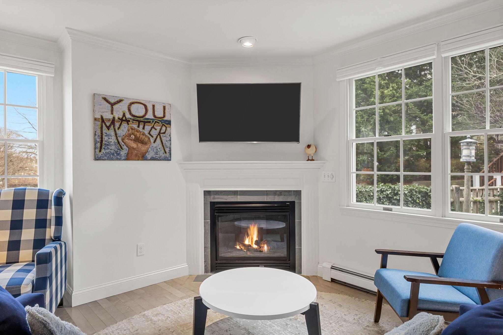 Image 3: 4-web-or-mls-32-alden-st-3