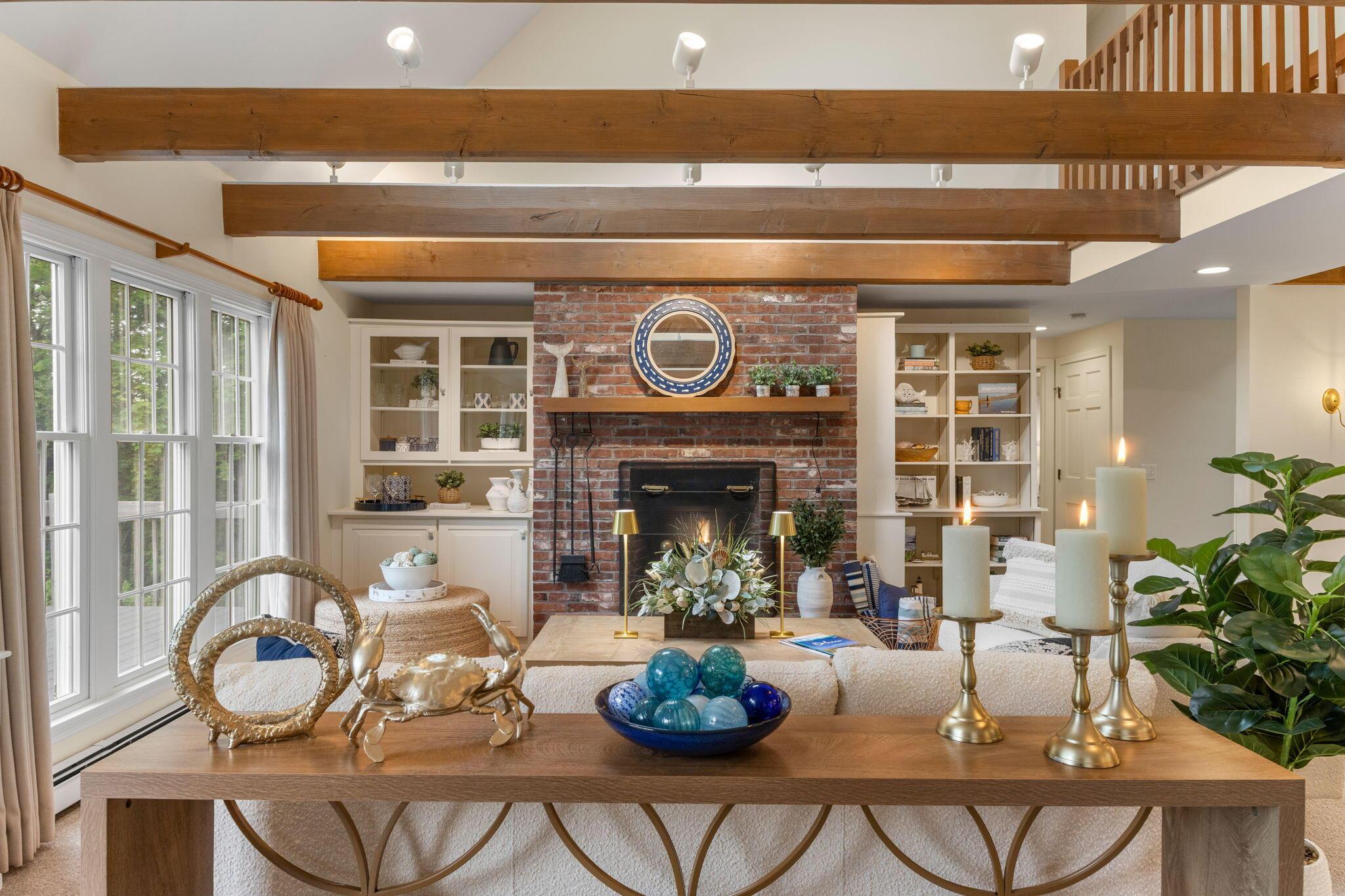 Image 1: Lovely Living Room